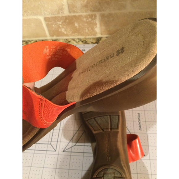 Women's Naturalizer Orange Thong Sandals Size 8.5 - Picture 4 of 4
